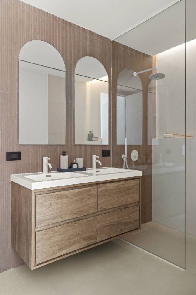 Brooklyn, NY 11222,123 MESEROLE Avenue #3