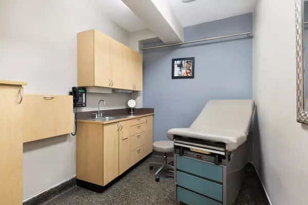 Manhattan, NY 10075,895 PARK Avenue #1B