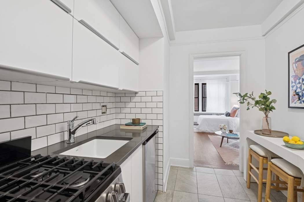 Manhattan, NY 10075,205 E 78th Street #5S