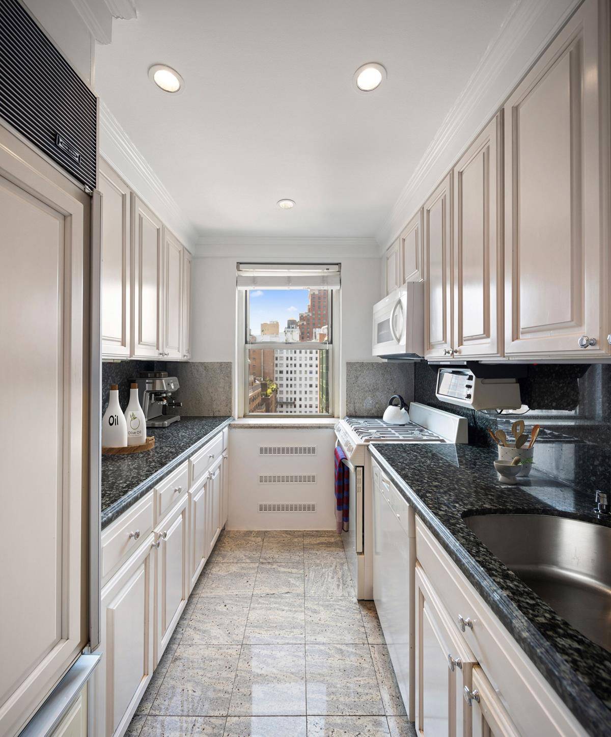 Manhattan, NY 10021,233 E 69th Street #17-G