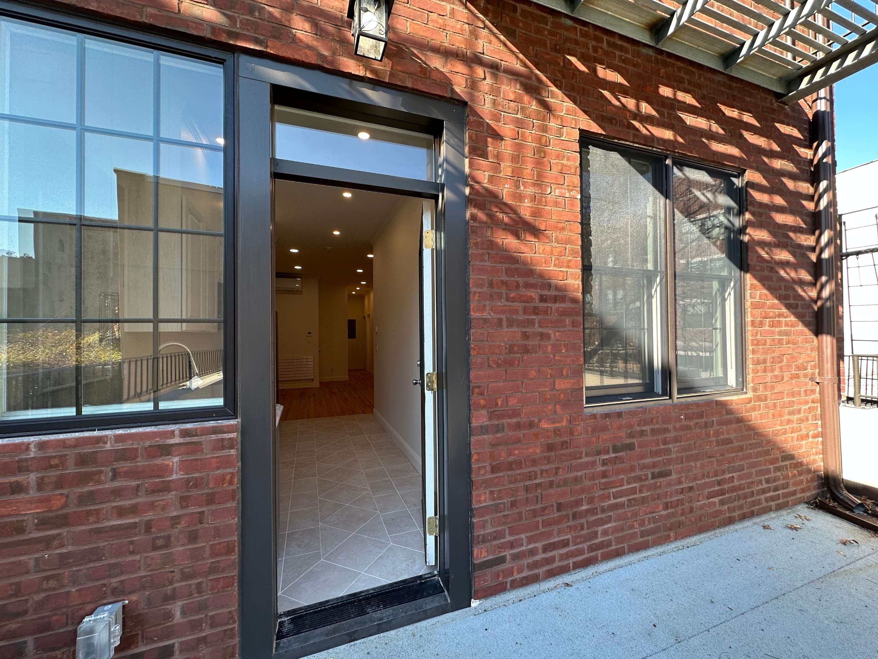 Brooklyn, NY 11201,207 Court Street #2