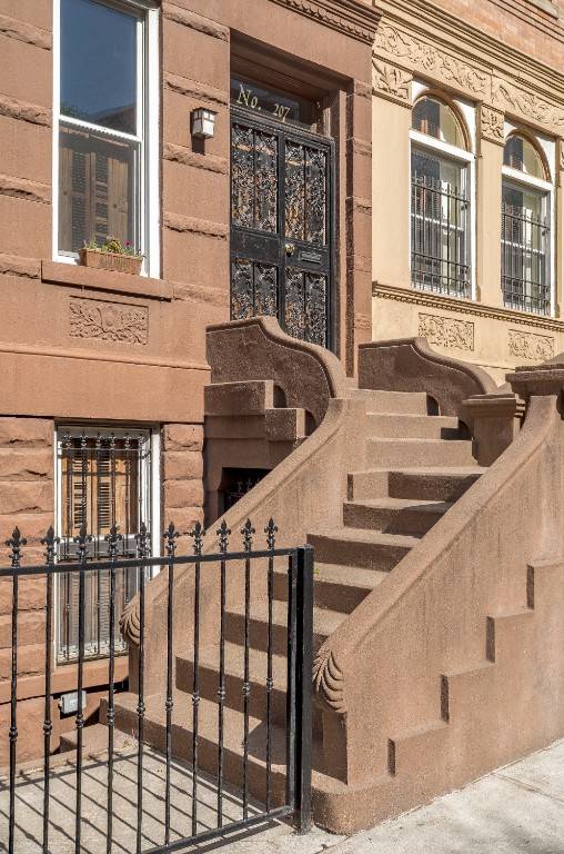Manhattan, NY 10030,207 Edgecombe Avenue