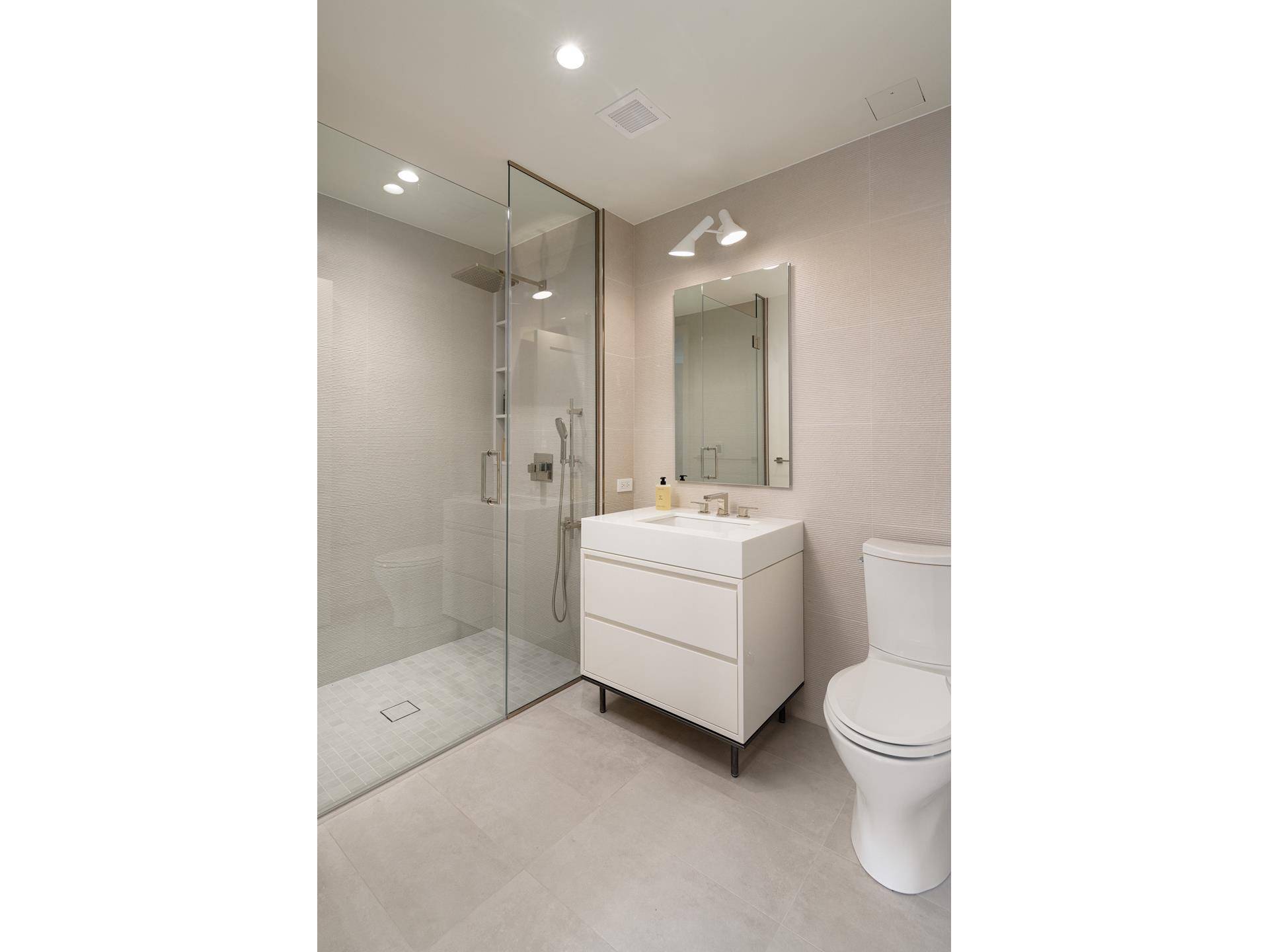 Manhattan, NY 10003,200 E 20TH Street #5D