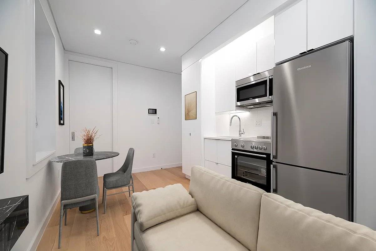 Manhattan, NY 10012,59 Thompson Street #2
