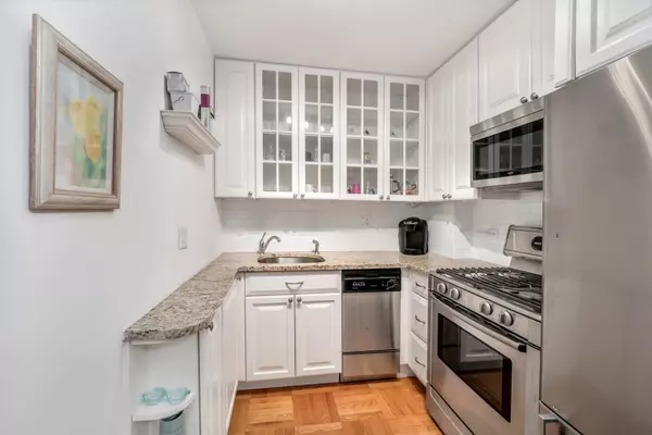 Manhattan, NY 10003,230 E 15TH Street #2C