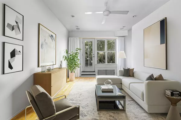 Manhattan, NY 10014,11 CHARLTON Street #1A