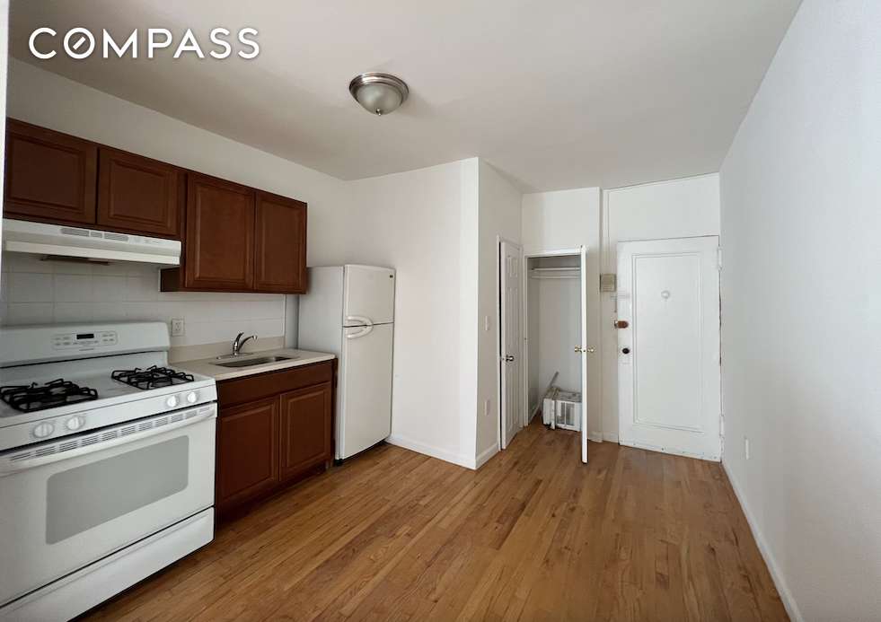 446 W 46th Street #16, Manhattan, NY 10036