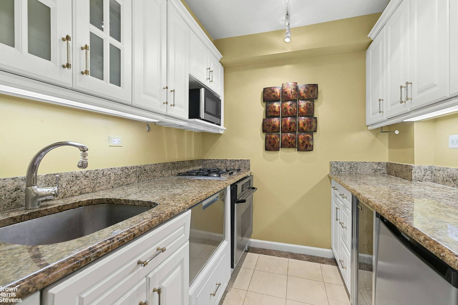Manhattan, NY 10022,240 E 55TH Street #3G