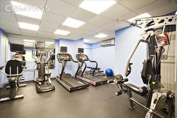 Manhattan, NY 10011,56 7th Avenue #9K
