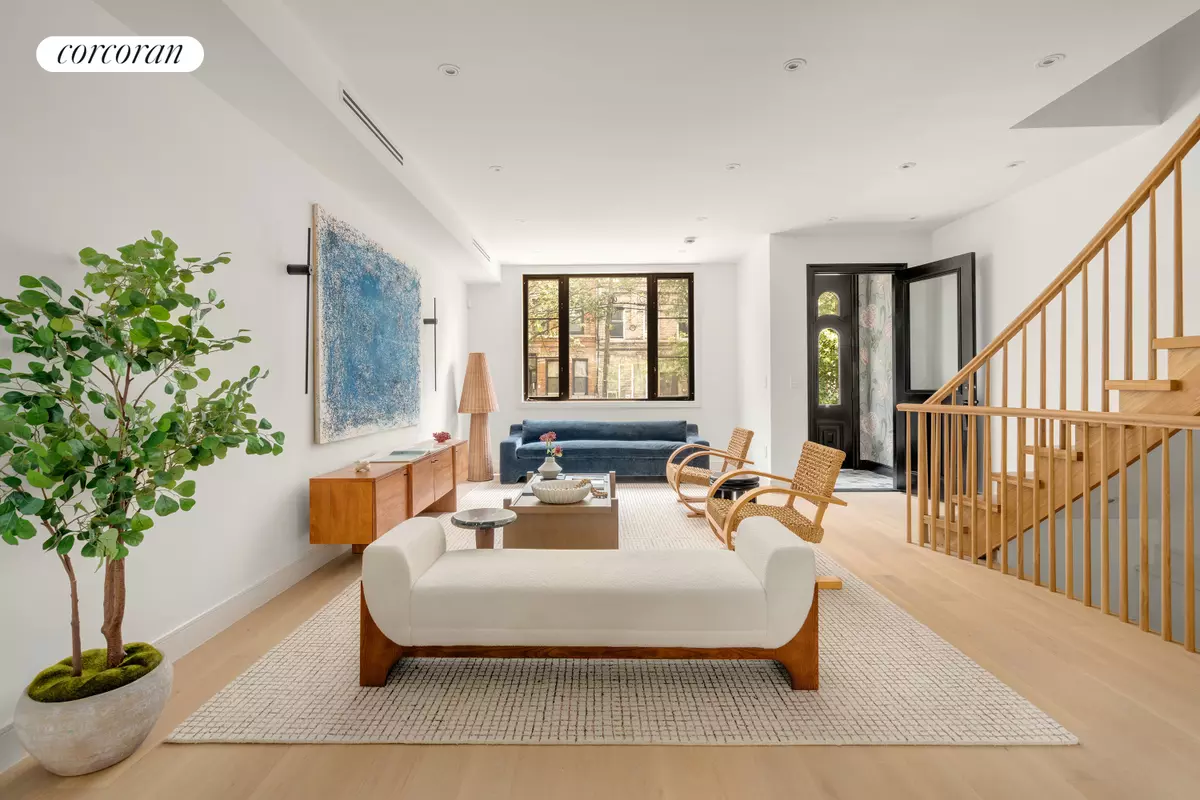 Brooklyn, NY 11222,137 KINGSLAND Avenue