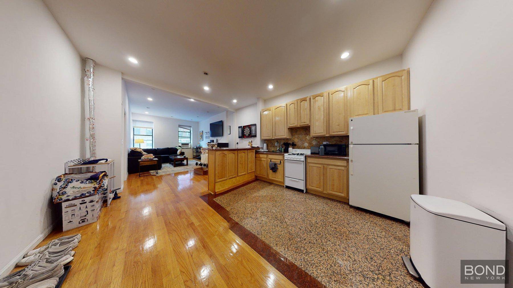 Manhattan, NY 10003,322 2nd Avenue #4