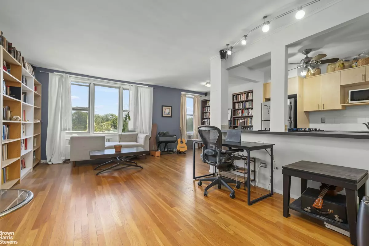 Bronx, NY 10471,5425 VALLES Avenue #5G