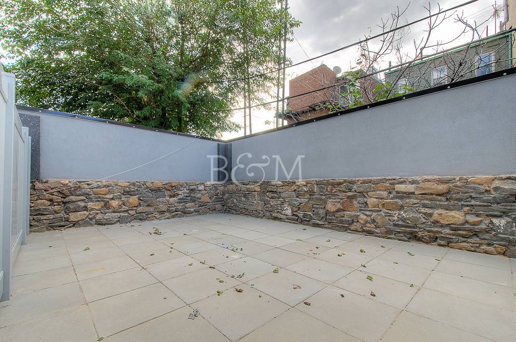 95 Kingsland Avenue #1R, Brooklyn, NY 11222
