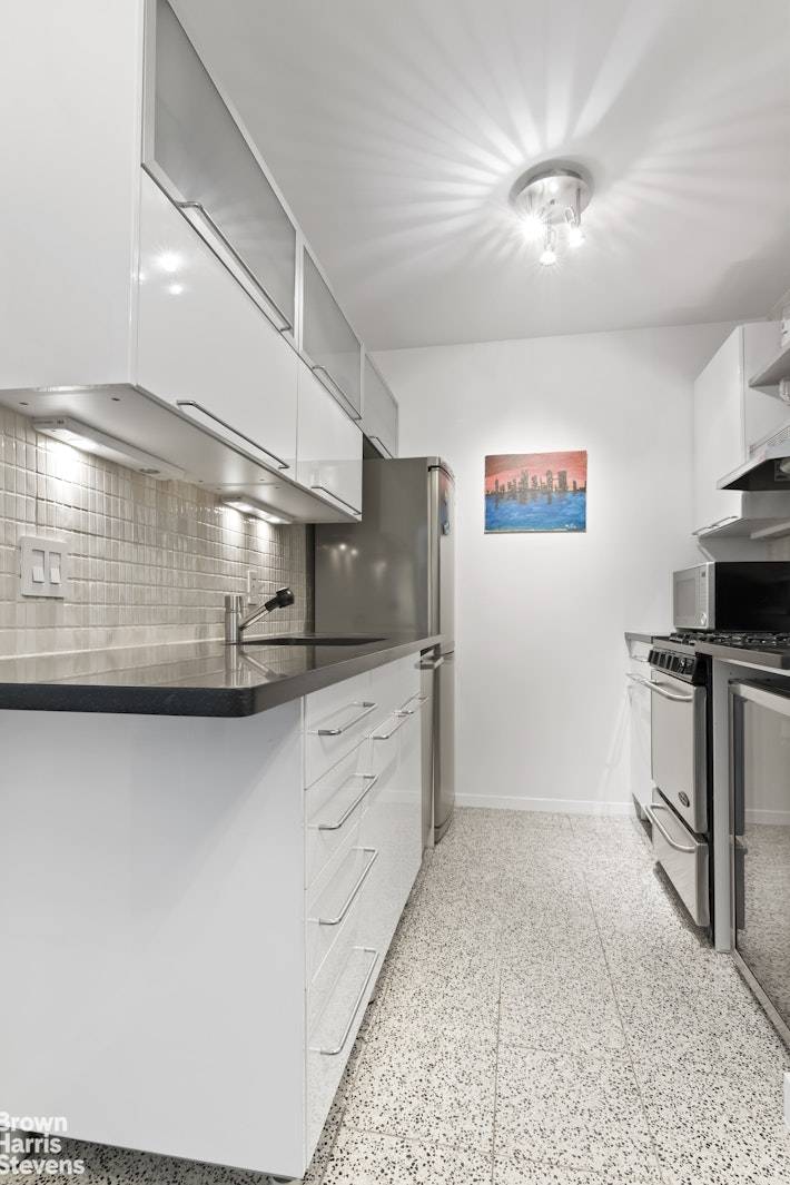 Manhattan, NY 10003,210 E 15TH Street #6A