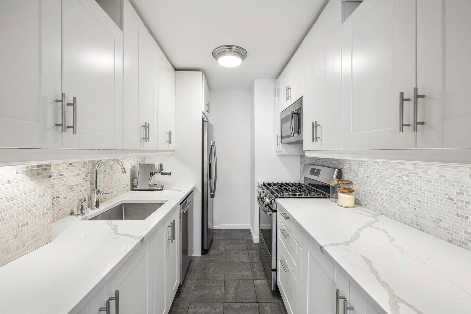 Manhattan, NY 10007,303 GREENWICH Street #6D