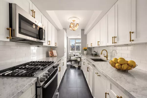 Manhattan, NY 10014,61 JANE Street #16D