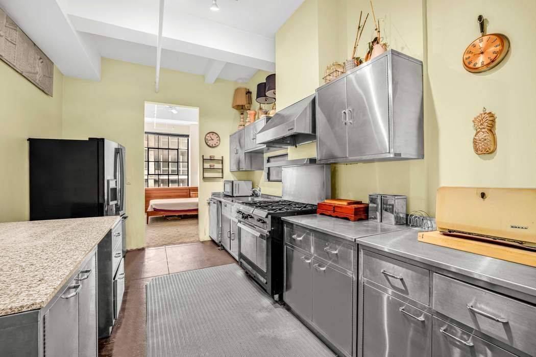 Manhattan, NY 10018,335 W 38th Street #11