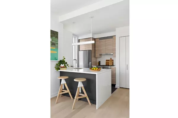 Manhattan, NY 10018,555 W 38th Street #3016