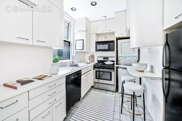 Manhattan, NY 10128,1060 Park Avenue #11A