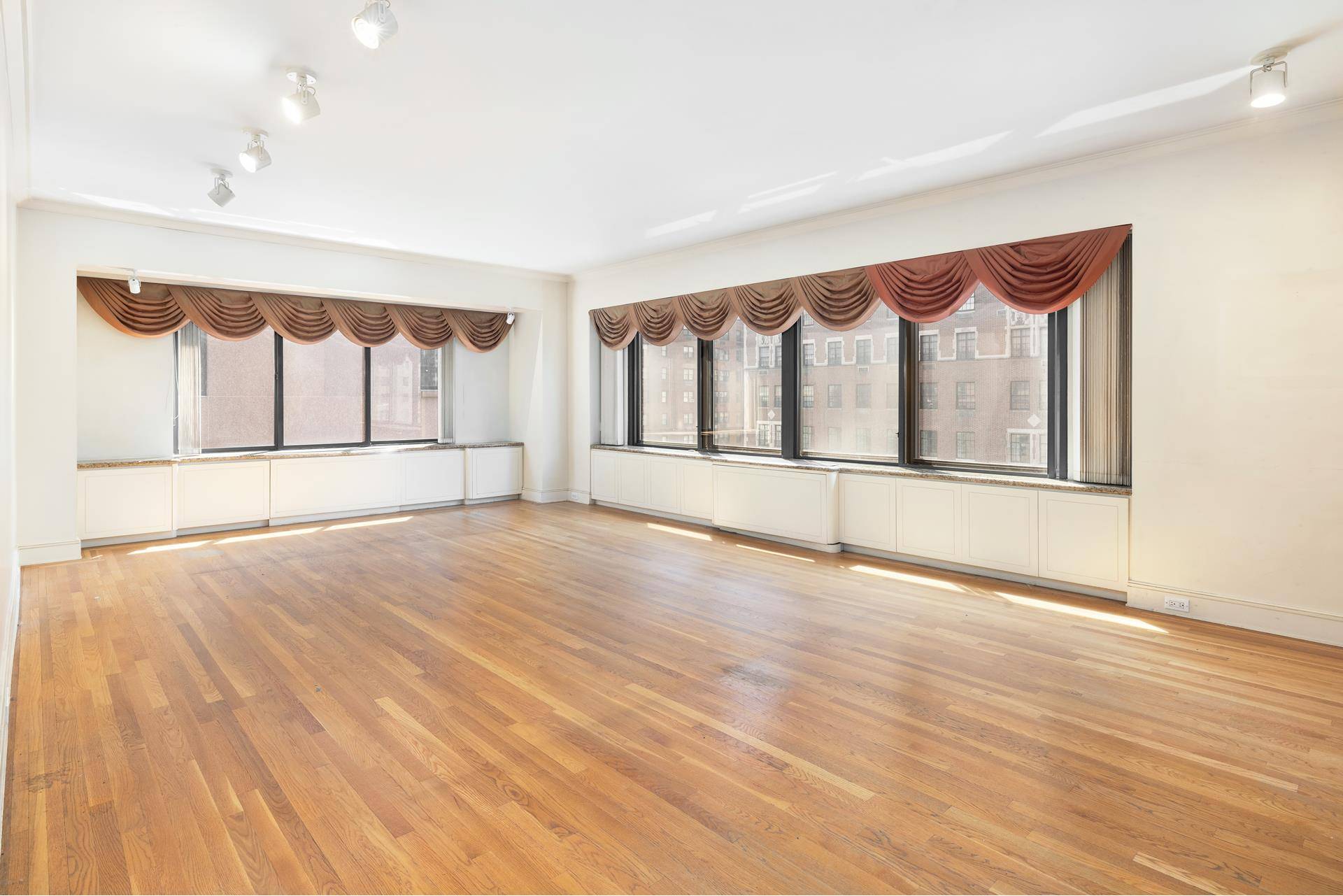 733 PARK Avenue #8THFLOOR, Manhattan, NY 10021