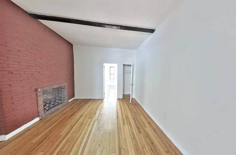 Manhattan, NY 10028,534 E 83rd Street #2C