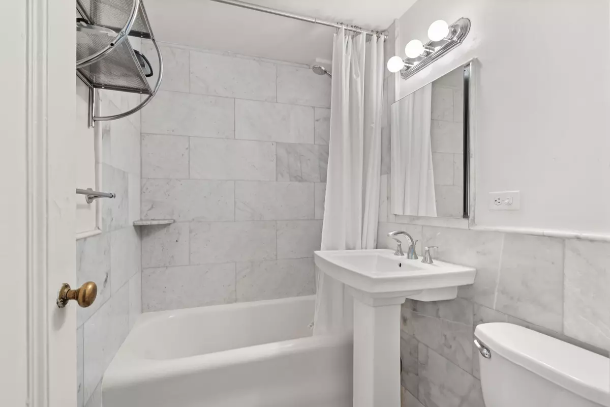 Manhattan, NY 10017,45 TUDOR CITY Place #1019