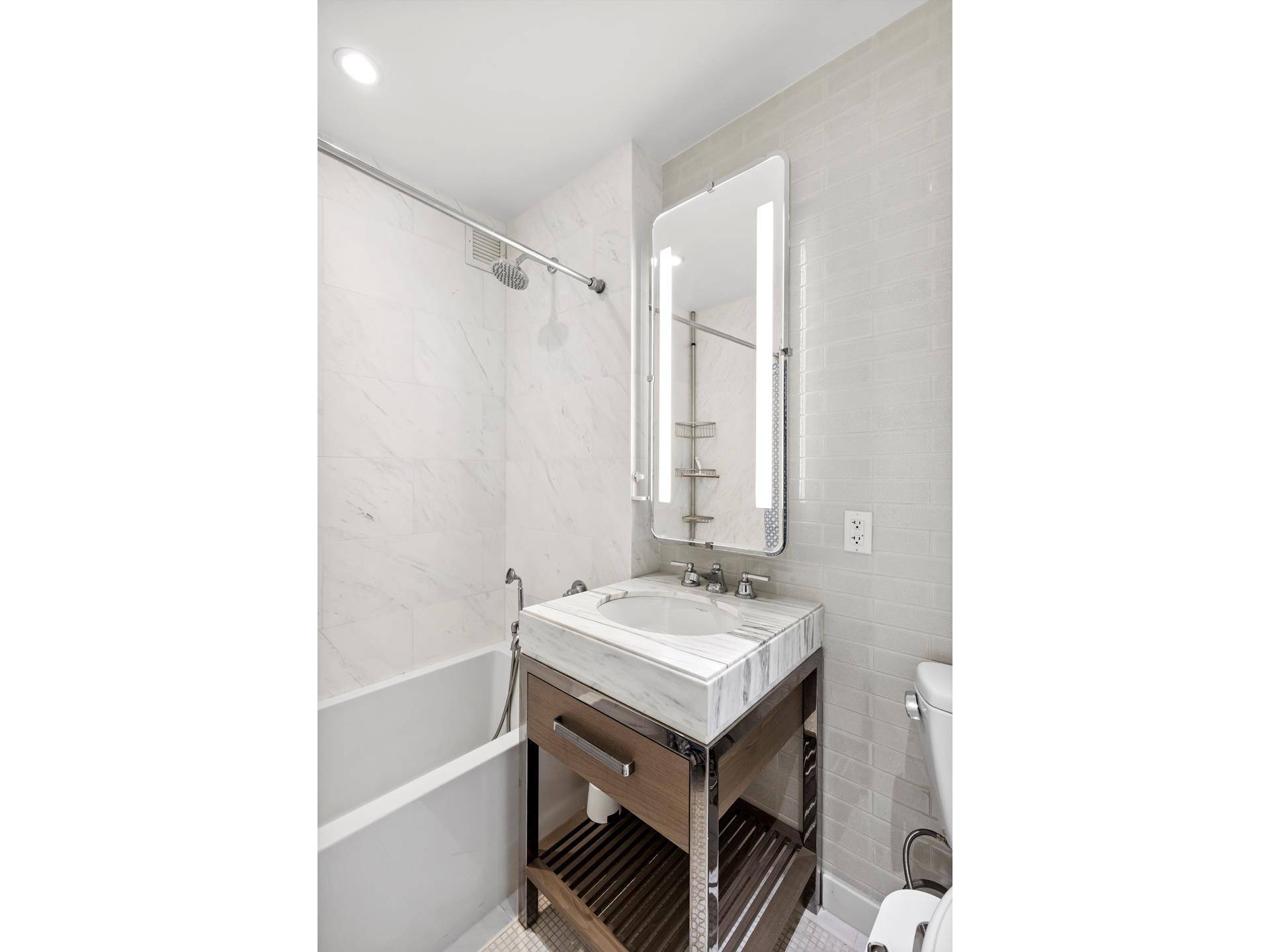 Manhattan, NY 10128,389 E 89TH Street #6C
