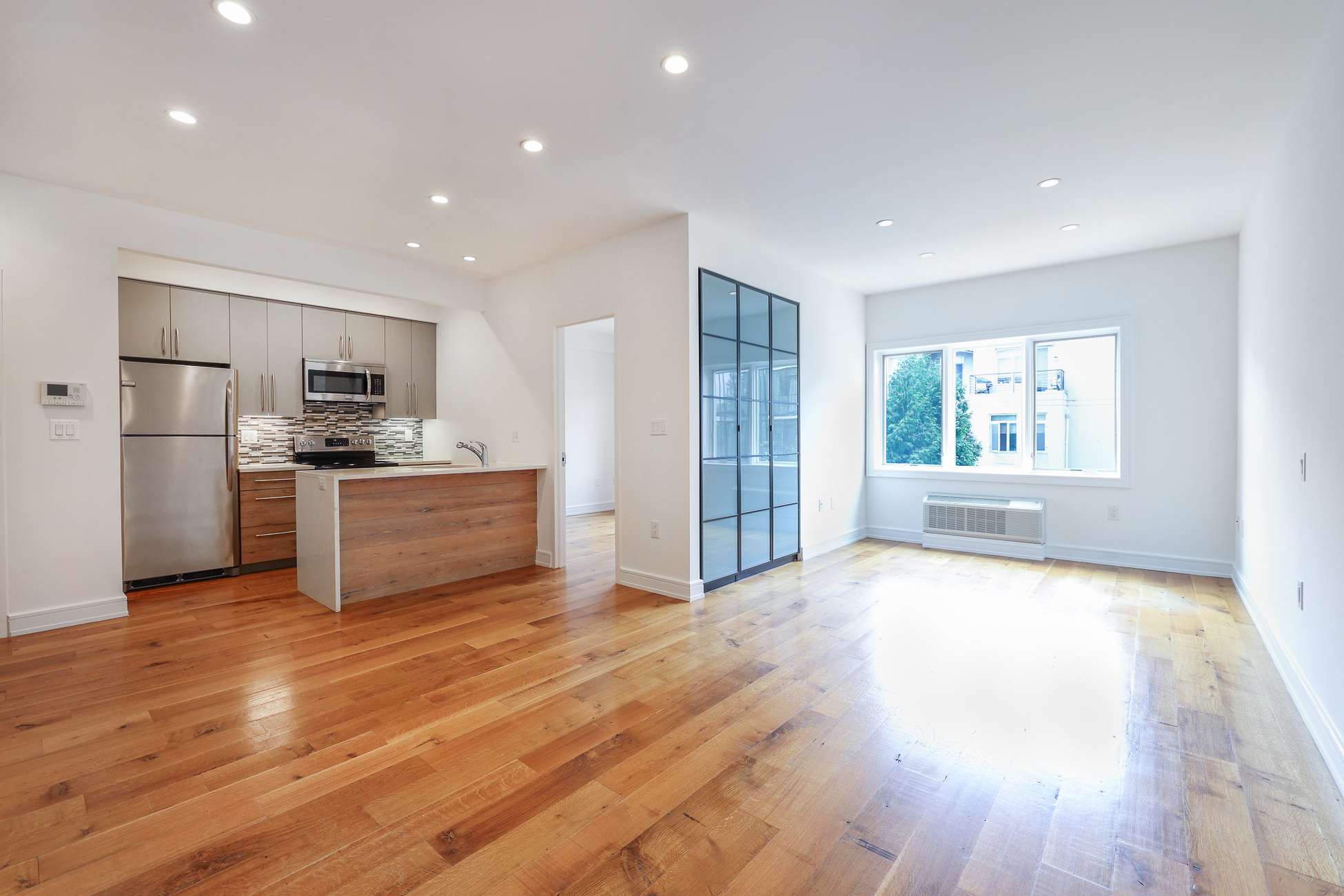 Brooklyn, NY 11222,95 Kingsland Avenue #3B