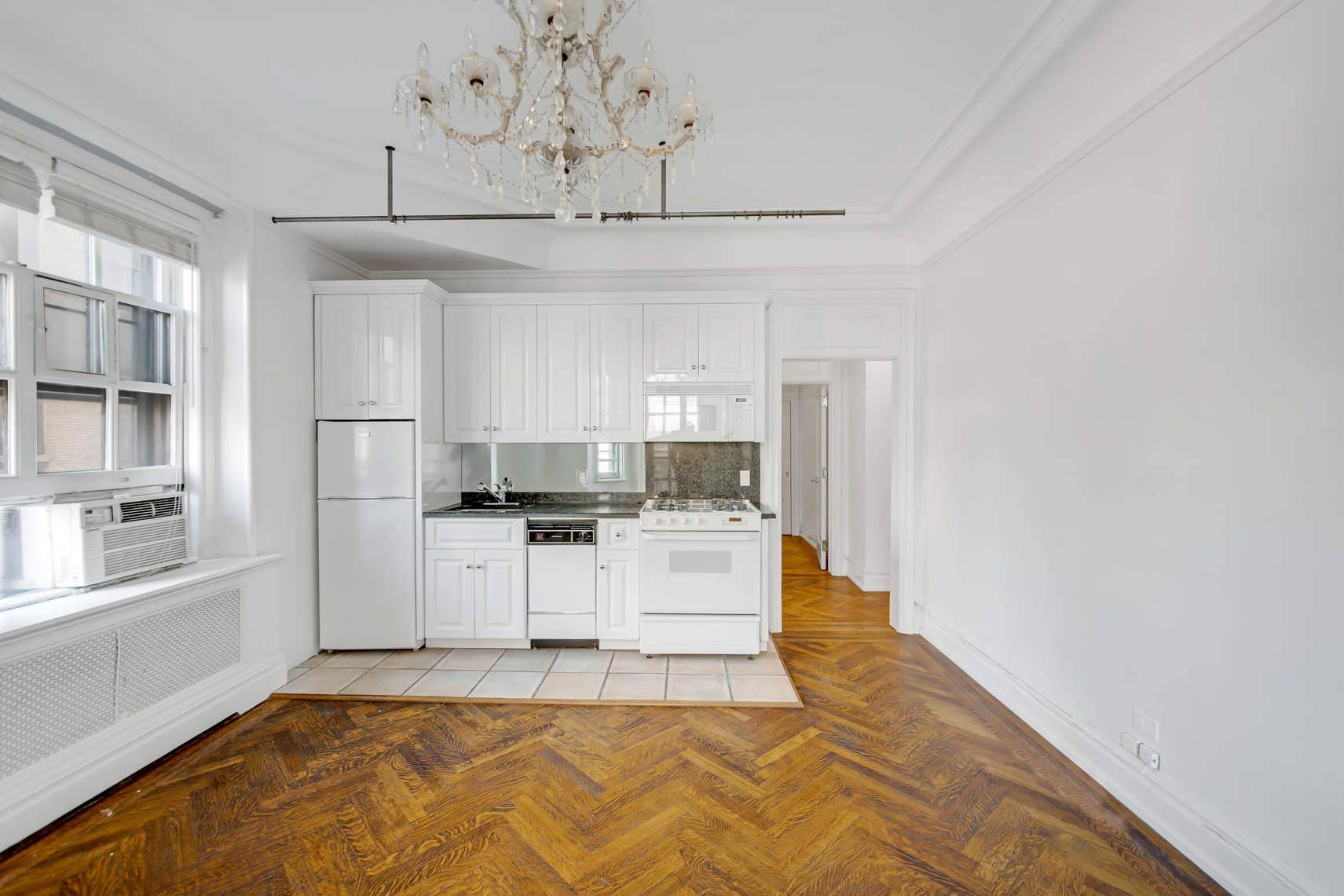 Manhattan, NY 10023,2109 BROADWAY #810