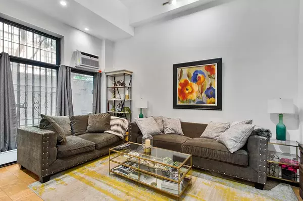 Manhattan, NY 10021,350 E 62ND Street #1A