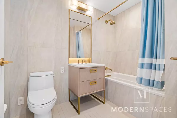 Queens, NY 11101,3 Court Square #910