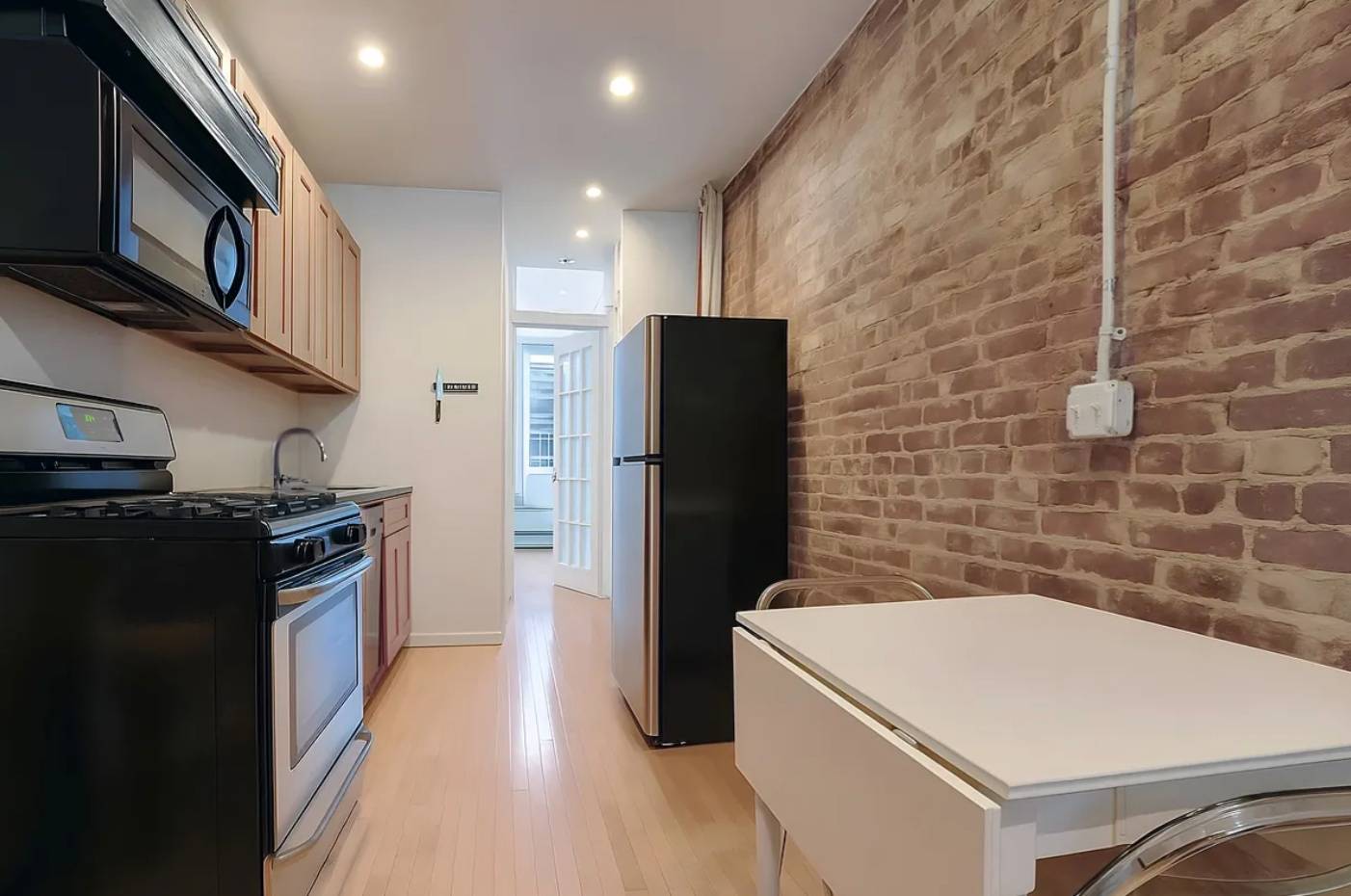 Brooklyn, NY 11211,331 S 1st Street #2-R