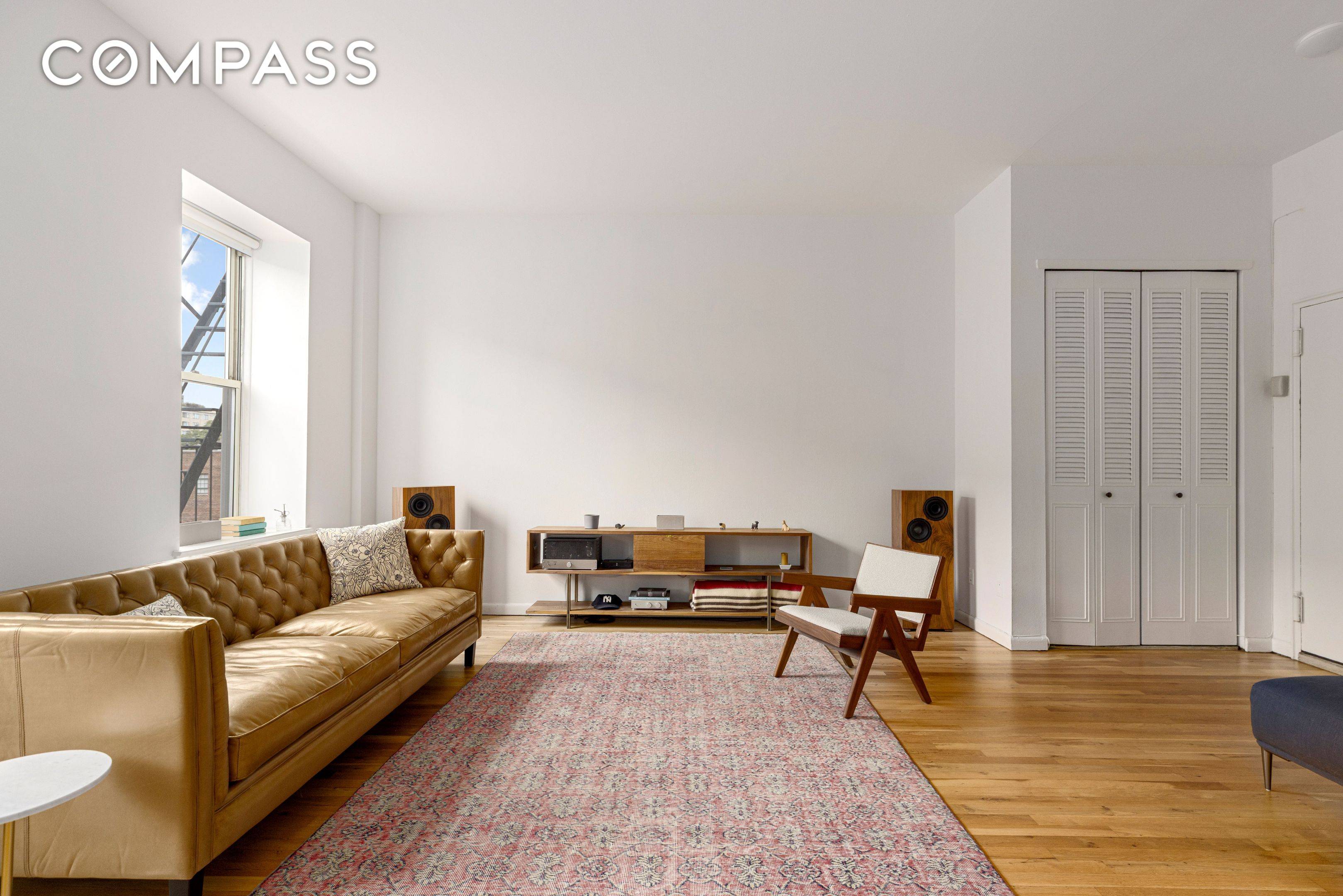 Manhattan, NY 10014,99 Bank Street #4R