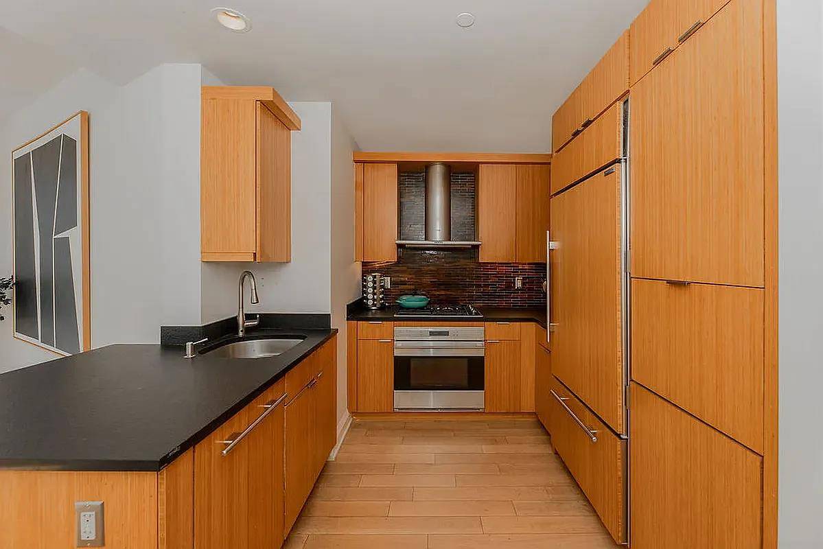 Manhattan, NY 10004,70 Little West Street #30-E