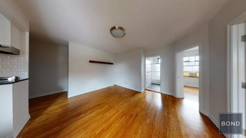 Manhattan, NY 10014,240 Waverly Place #56