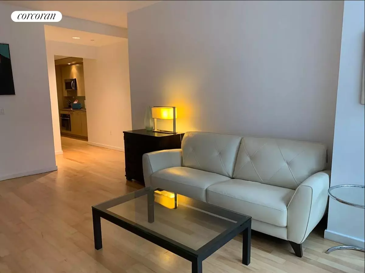 Manhattan, NY 10019,1600 BROADWAY #11F