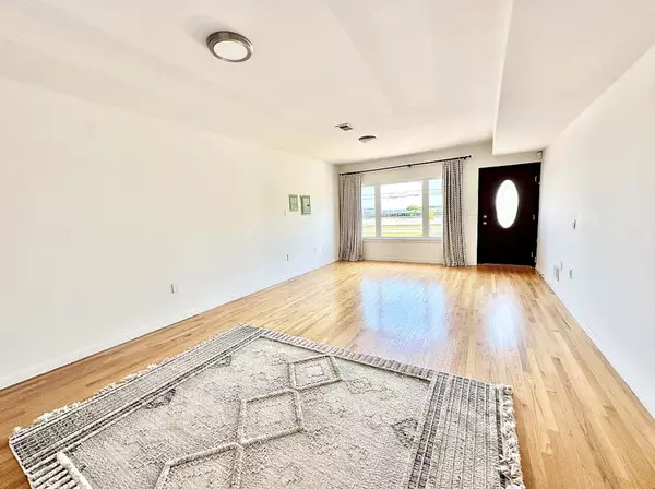 Statenisland, NY 10305,481 Father Capodanno Boulevard #N