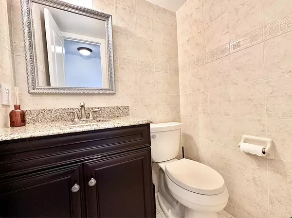 Statenisland, NY 10305,481 Father Capodanno Boulevard #N