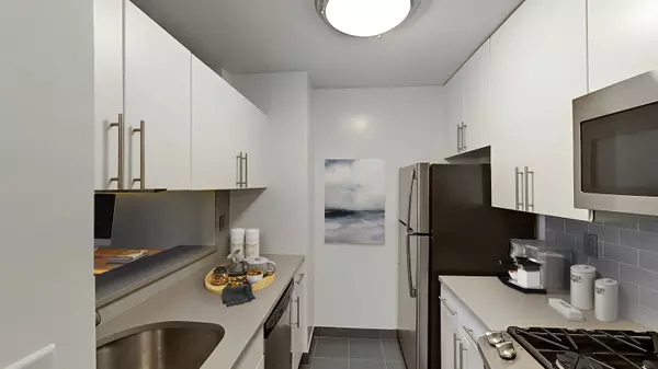 260 W 52nd Street #12-J, Manhattan, NY 10019