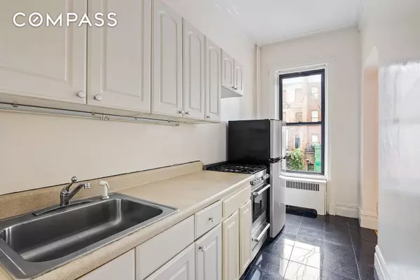 Manhattan, NY 10075,65 E 80th Street #3B