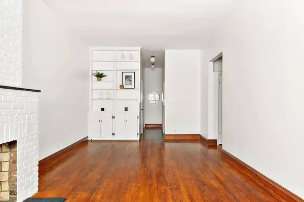 Manhattan, NY 10011,159 W 13TH Street #2