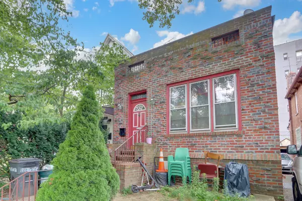 392 E 7TH Street, Brooklyn, NY 11218
