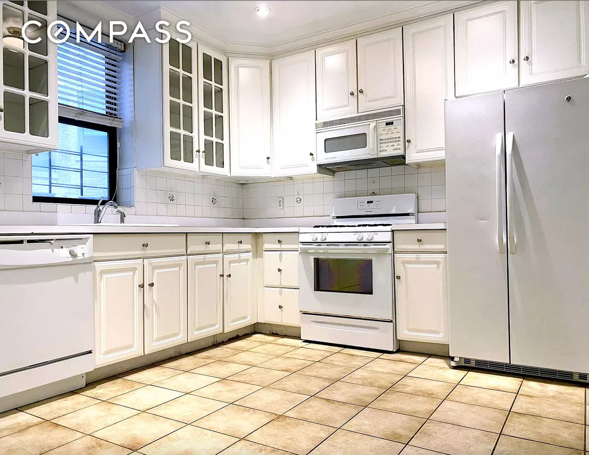 Manhattan, NY 10128,1240 Park Avenue #3B