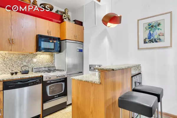 Manhattan, NY 10019,57 W 58th Street #3D