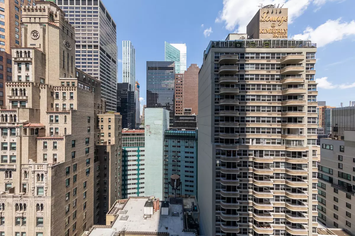 Manhattan, NY 10022,138 E 50TH Street #17D
