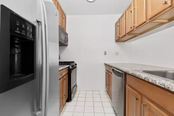 Manhattan, NY 10019,393 W 49th Street #3F