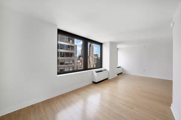 Manhattan, NY 10018,100 W 39th Street #39-B