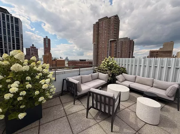 303 GREENWICH Street #6C, Manhattan, NY 10007
