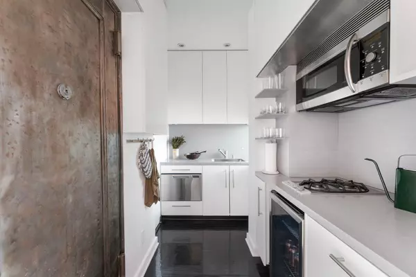 Manhattan, NY 10014,10 BETHUNE Street #3BC