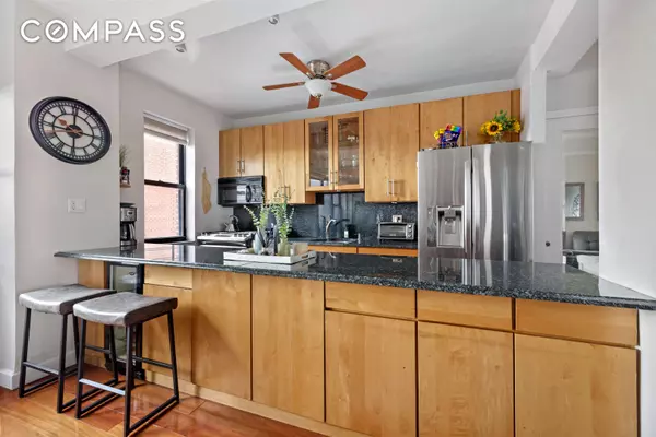 Manhattan, NY 10024,2166 Broadway #16E